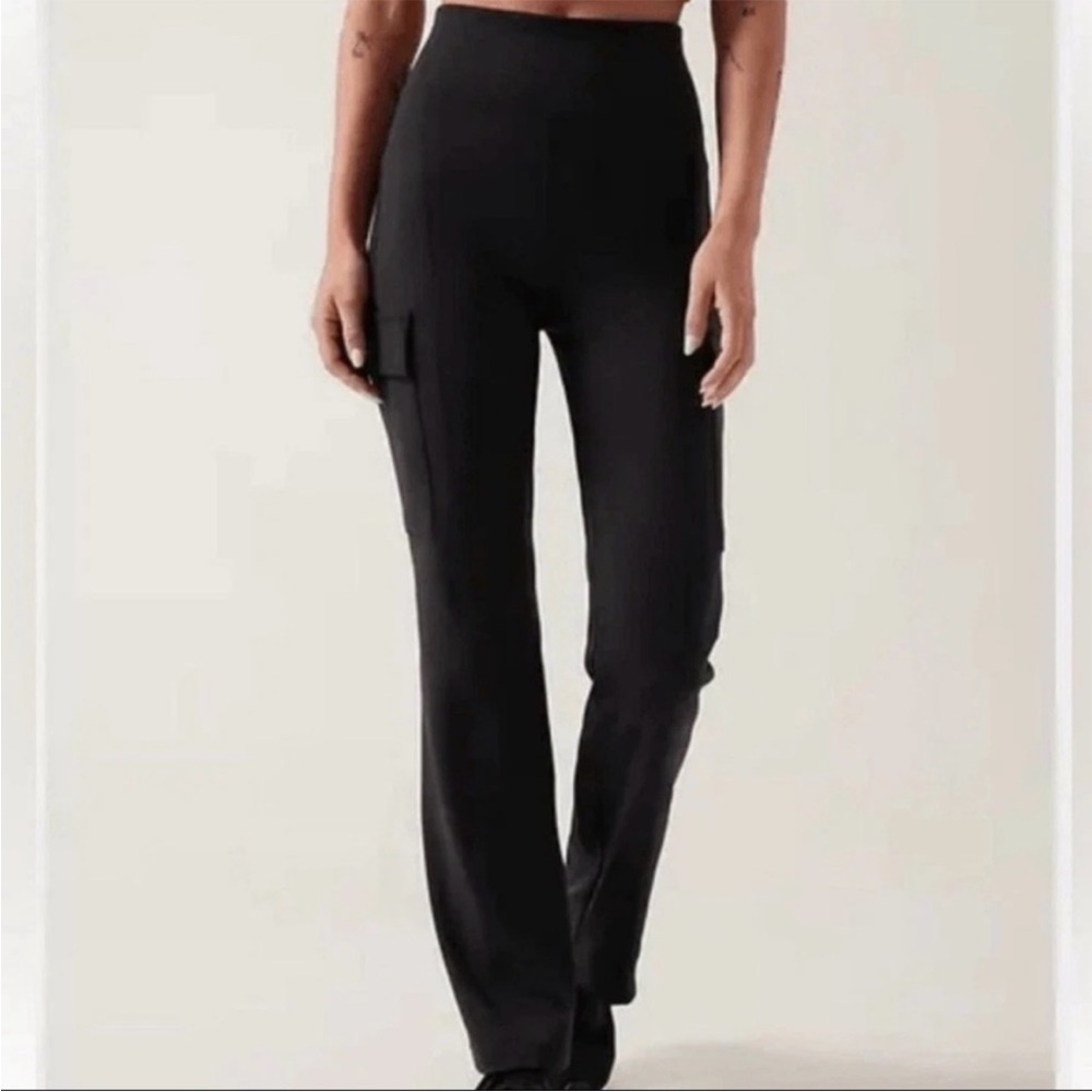 Athleta | Delancey straight cargo pants | Black | Various